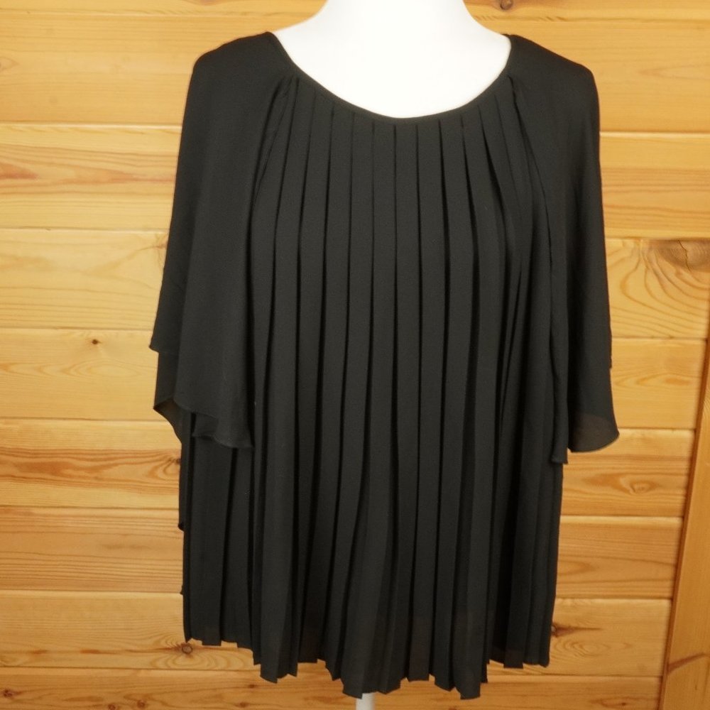 Katherine Barclay Black Flowing Top Size Medium